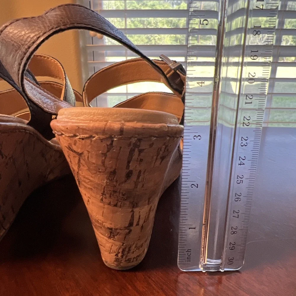 BOC Born Concept Chocolate Brown Strappy Wedge Sandals Womens 10M Z13723 Boho